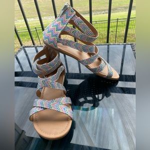 So Girls Gladiator Rainbow Sandals Size 3 Memory foam
